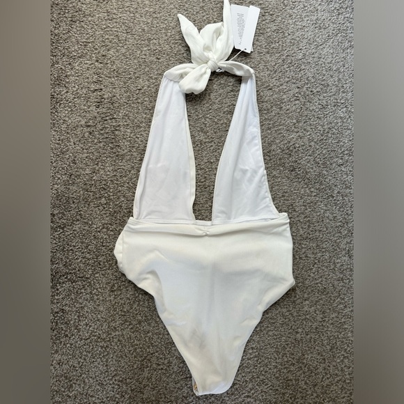 Bought bathing suit for my honeymoon. Too small. Never worn. Tags attached - Picture 2 of 3